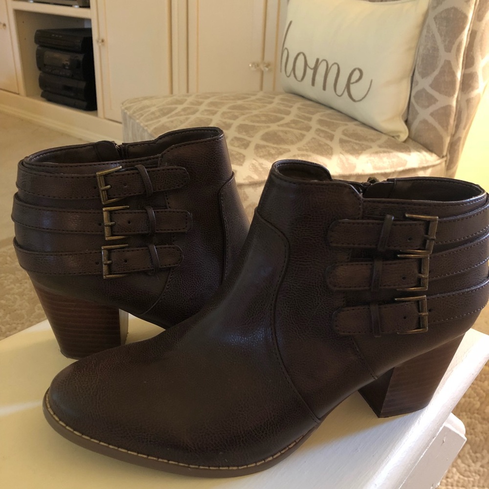 Low cut boots